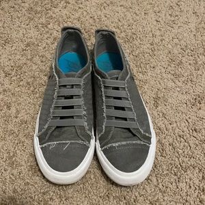 Blowfish army green slip on size 9